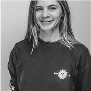Professeure de yoga (bilingue FR-EN) à Bordeaux propose des cours de vinyasa, yin yoga, yoga Nidra